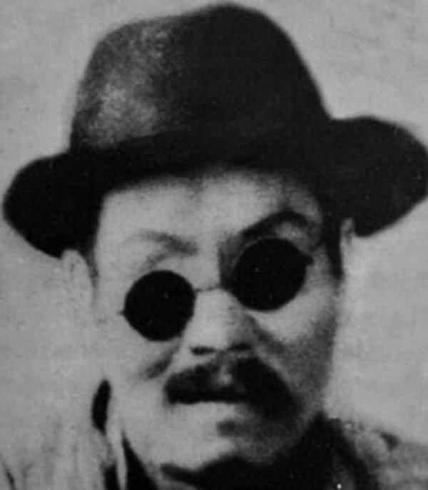 配资门户网官网网站 瞎子阿炳：道士和寡妇的私生子，抽大烟逛青楼，为何能比肩贝多芬